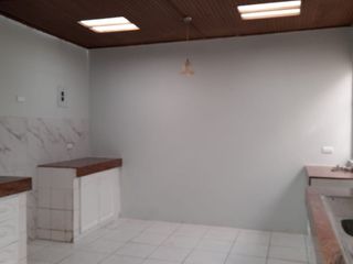 Foto 8 de Urdesa, Venta de linda Casa de 3 dormitorios remodelada