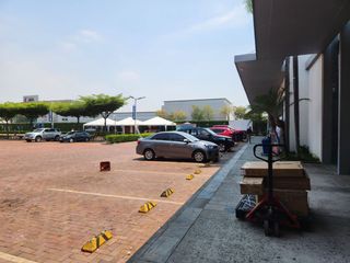 Foto 10 de La Aurora, Renta de Local Comercial 225 mts2