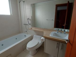 Foto 10 de Espectacular Casa de Venta, doble seguridad en conjunto de 4 casas. LA VIÑA-TUMBACO