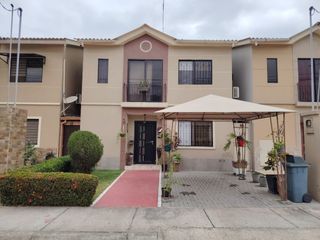 Foto 1 de Casa de alquiler en la Urbanización Plaza Madeira, ave León Febres Cordero.