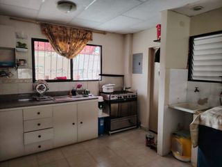 Foto 10 de Casa de alquiler en la Urbanización Plaza Madeira, ave León Febres Cordero.