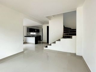 Foto 2 de CASA EN VENTA CONJUNTO RESIDENCIAL PALMAS DE IRAKA II LA MESA CUNDINAMRCA