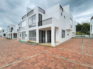 Foto 1 de CASA EN VENTA CONJUNTO RESIDENCIAL PALMAS DE IRAKA II LA MESA CUNDINAMRCA