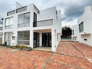 Foto 1 de CASA EN VENTA CONJUNTO RESIDENCIAL PALMAS DE IRAKA II LA MESA CUNDINAMRCA