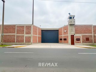 Foto 1 de Vendo Gran Local Comercial Y/O Industrial En Ate - Zonificación I3