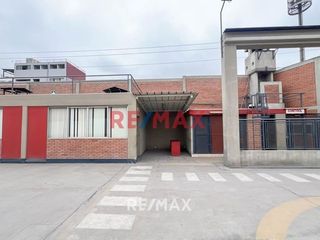 Foto 2 de Vendo Gran Local Comercial Y/O Industrial En Ate - Zonificación I3