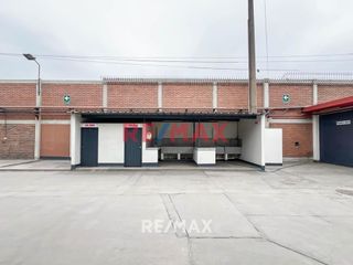 Foto 3 de Vendo Gran Local Comercial Y/O Industrial En Ate - Zonificación I3