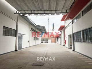 Foto 16 de Vendo Gran Local Comercial Y/O Industrial En Ate - Zonificación I3