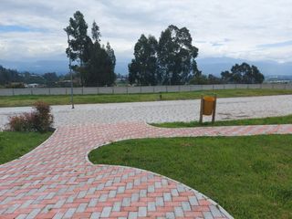Foto 3 de EN CHECA. DE VENTA HERMOSO TERRENO 2096 m2. EN URBANIZACIÓN CERRADA