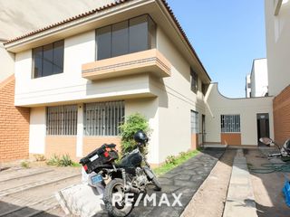 Foto 1 de ALQUILER DE CASA EN SURCO 440 M2 PARA USO COMERCIAL