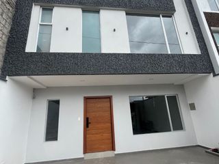 Foto 1 de C1430 MODERNA CASA VIP DE TRES PLANTAS EN VENTA, Sector Huizhil C1430