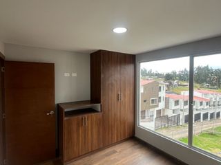 Foto 7 de C1430 MODERNA CASA VIP DE TRES PLANTAS EN VENTA, Sector Huizhil C1430