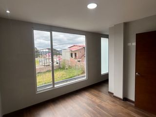 Foto 8 de C1430 MODERNA CASA VIP DE TRES PLANTAS EN VENTA, Sector Huizhil C1430