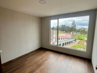 Foto 12 de C1430 MODERNA CASA VIP DE TRES PLANTAS EN VENTA, Sector Huizhil C1430
