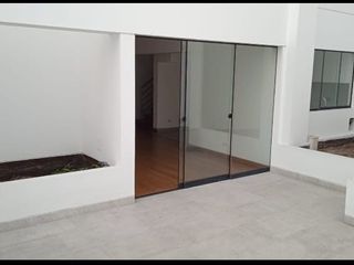 Foto 20 de Vendo lindo Dpto Duplex de estreno en Chacarilla - Surco en primer piso con terraza y frente a parque.