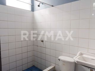 Foto 3 de Venta De Casa De 2 Pisos Altura De Av. Tantamayo En San Martin De Porres