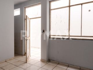 Foto 6 de Venta De Casa De 2 Pisos Altura De Av. Tantamayo En San Martin De Porres