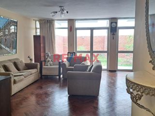 Foto 3 de VENDO CASA COMO TERRENO EN PUEBLO LIBRE CERCA A LA UNION Y LA CATÓLICA