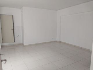 Foto 3 de ALQUILER LOCAL 2DO PISO CHOSICA