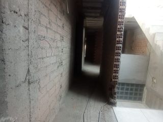 Foto 2 de VENDO AMPLIO DEPARTAMENTO FRENTE AL PARQUE MUY CERCA DE LA AVENIDA PRINCIPAL