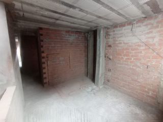 Foto 4 de VENDO AMPLIO DEPARTAMENTO FRENTE AL PARQUE MUY CERCA DE LA AVENIDA PRINCIPAL