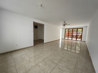 Foto 9 de Alquilo Casa En Urb Santa Rosa Del Palmar, Ideal Para Oficinas, Empresas