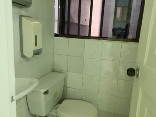 Foto 8 de RENTO AMPLIA E ILIMIINADA OFICINA EN EL CENTRO DE PEREIRA
