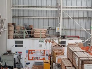 Foto 2 de ¡Oportunidad de Inversión! Local Industrial en Venta en el Cercado de Lima con Grúa de Carga de 30 Toneladas