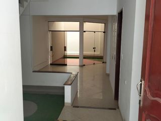 Foto 2 de ALQUILER DE CASA DE 3 PISOS, EN AV. LAS PALMERAS