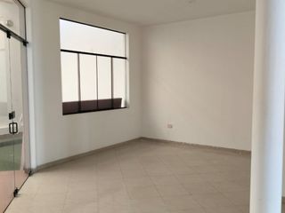 Foto 1 de ALQUILER DE CASA DE 3 PISOS, EN AV. LAS PALMERAS