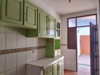 Foto 5 de ALQUILER DE CASA DE 3 PISOS, EN AV. LAS PALMERAS