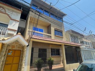 Foto 1 de En venta casa rentera en cdla.Bellavista en sector con portón. (JP)