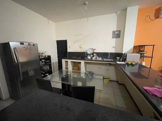 Foto 4 de En venta casa rentera en cdla.Bellavista en sector con portón. (JP)