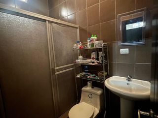Foto 9 de En venta casa rentera en cdla.Bellavista en sector con portón. (JP)