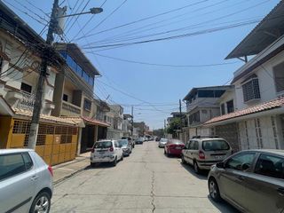 Foto 25 de En venta casa rentera en cdla.Bellavista en sector con portón. (JP)