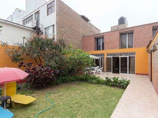 Foto 2 de VENDO CASA COMO TERRENO JIRON LAS UVAS SANTIAGO DE SURCO