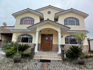 Foto 1 de En venta casa y amplio terreno en Fajardo Valle de los Chillos