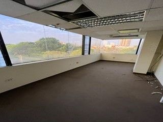Foto 2 de VENDO EDIFICIO EMPRESARIAL COMPLETO EN SAN ISIDRO - AV CARRIQUIRY