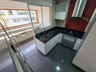 Foto 5 de Depa duplex en alquiler super iluminado de 2 dormitorios en San Isidro a 1 cuadra del Olivar