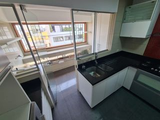 Foto 6 de Depa duplex en alquiler super iluminado de 2 dormitorios en San Isidro a 1 cuadra del Olivar