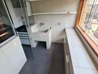 Foto 7 de Depa duplex en alquiler super iluminado de 2 dormitorios en San Isidro a 1 cuadra del Olivar
