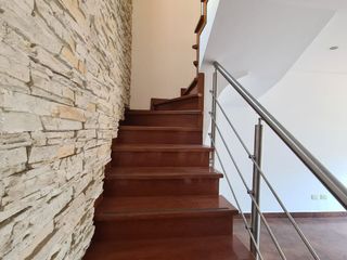 Foto 9 de Depa duplex en alquiler super iluminado de 2 dormitorios en San Isidro a 1 cuadra del Olivar