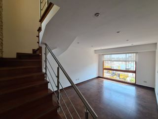 Foto 10 de Depa duplex en alquiler super iluminado de 2 dormitorios en San Isidro a 1 cuadra del Olivar