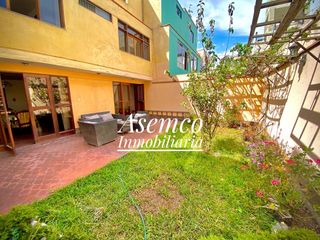 Foto 6 de ¡Ocasión! Surco, en Venta Casa Frente a Parque con Jardín y Terraza - 200 m²-  3 Pisos
