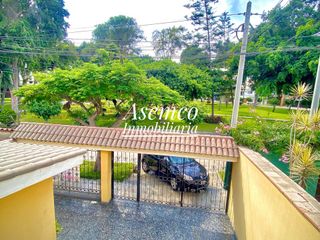 Foto 7 de ¡Ocasión! Surco, en Venta Casa Frente a Parque con Jardín y Terraza - 200 m²-  3 Pisos