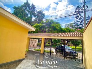 Foto 22 de ¡Ocasión! Surco, en Venta Casa Frente a Parque con Jardín y Terraza - 200 m²-  3 Pisos