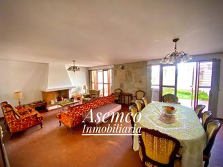 Foto 12 de ¡Ocasión! Surco, en Venta Casa Frente a Parque con Jardín y Terraza - 200 m²-  3 Pisos