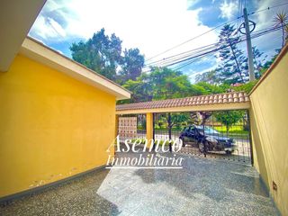 Foto 16 de ¡Ocasión! Surco, en Venta Casa Frente a Parque con Jardín y Terraza - 200 m²-  3 Pisos