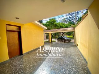 Foto 21 de ¡Ocasión! Surco, en Venta Casa Frente a Parque con Jardín y Terraza - 200 m²-  3 Pisos