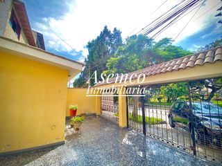 Foto 23 de ¡Ocasión! Surco, en Venta Casa Frente a Parque con Jardín y Terraza - 200 m²-  3 Pisos